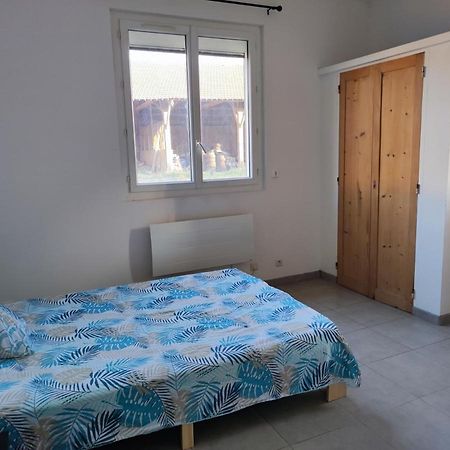 Appartement Dans Partie De Mas En Camargue Arles Exterior foto